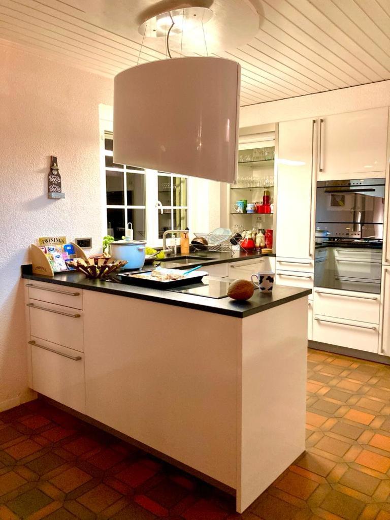 Cheerful Villa With Fireplace, Bath-Tub And Garden Noville Exterior foto